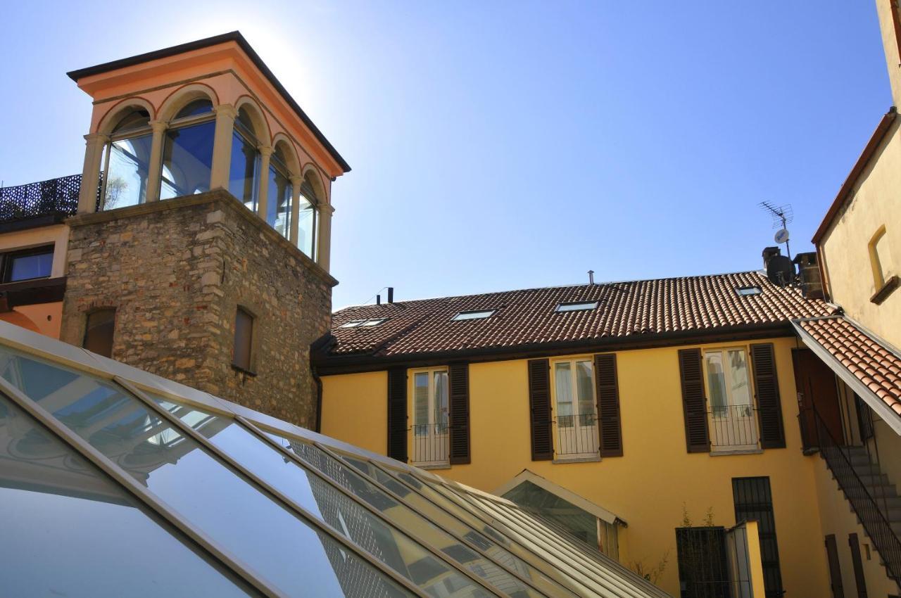 Appartamento Rossini By Holiday Solutions Como Bagian luar foto