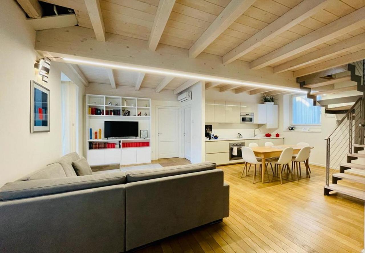 Appartamento Rossini By Holiday Solutions Como Bagian luar foto