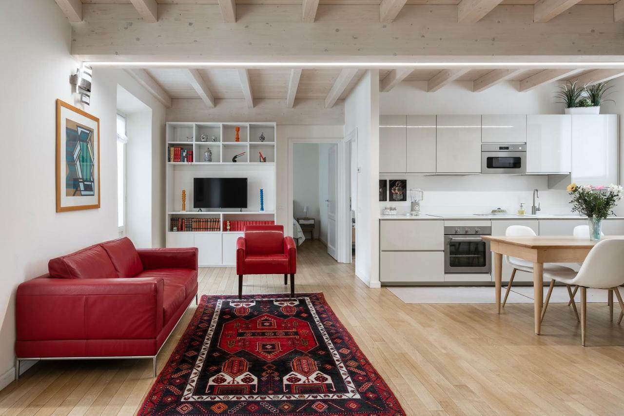 Appartamento Rossini By Holiday Solutions Como Bagian luar foto