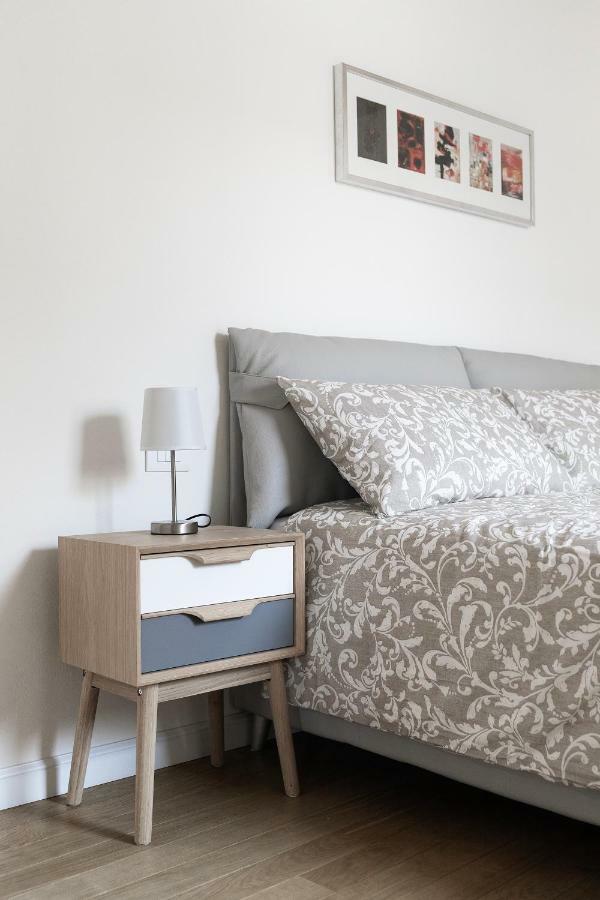 Appartamento Rossini By Holiday Solutions Como Bagian luar foto