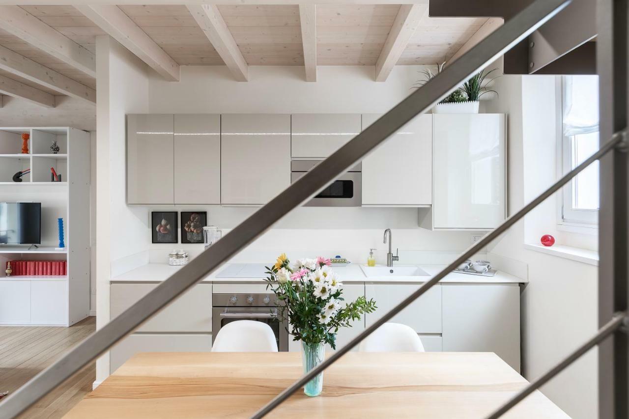 Appartamento Rossini By Holiday Solutions Como Bagian luar foto