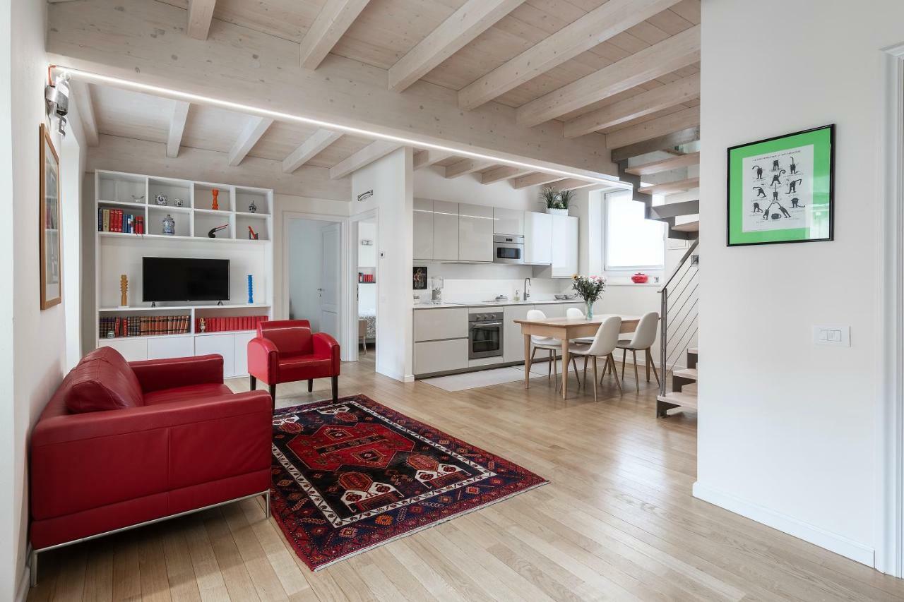 Appartamento Rossini By Holiday Solutions Como Bagian luar foto