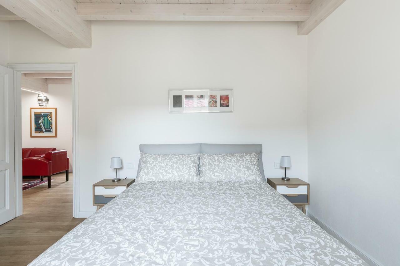 Appartamento Rossini By Holiday Solutions Como Bagian luar foto